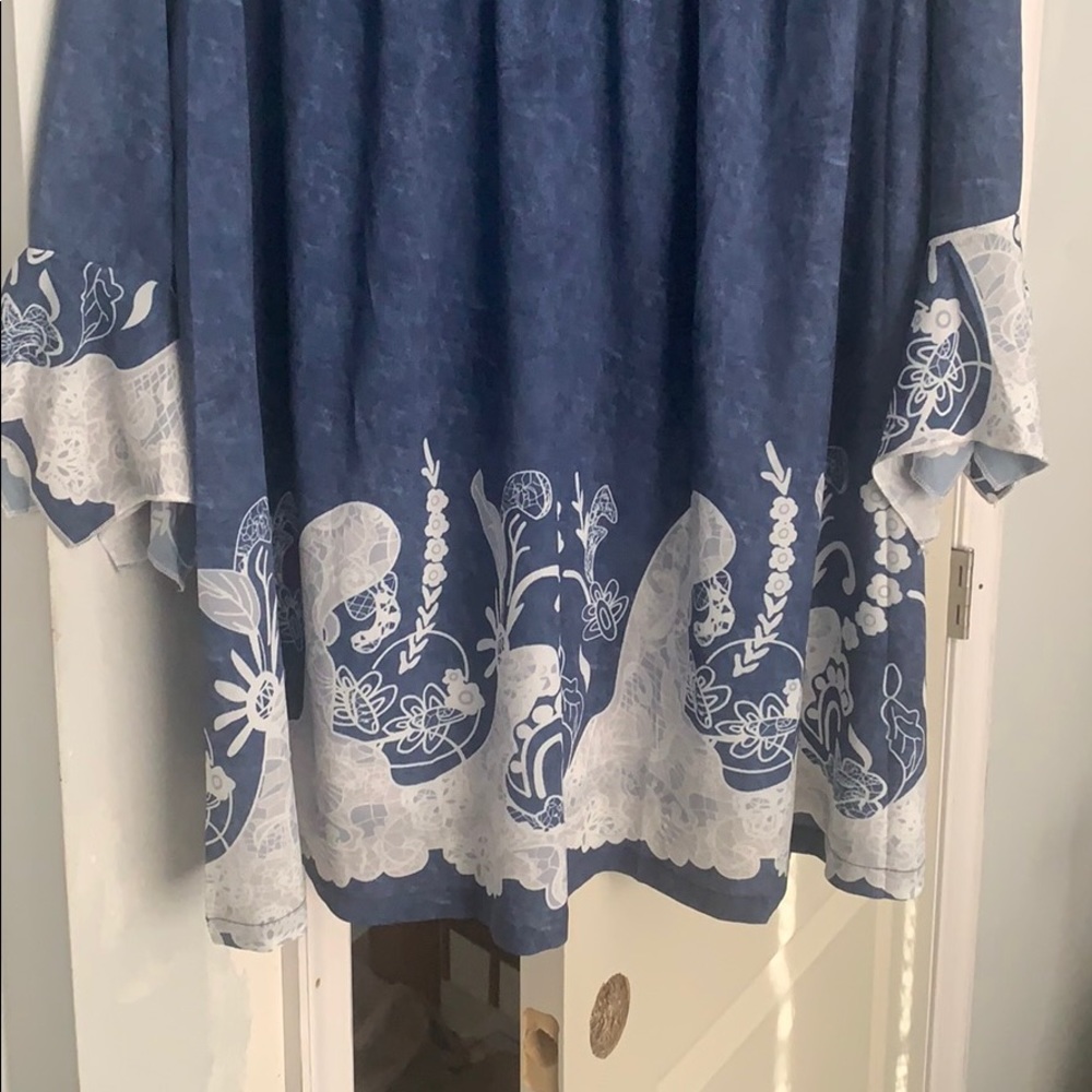 Top - Picture 2 of 3